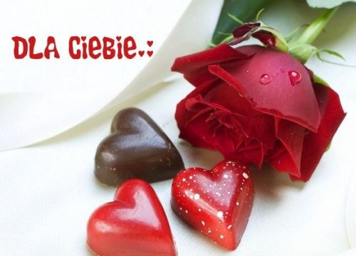 Trzy czekoladki w kształcie serca na dzień kobiet